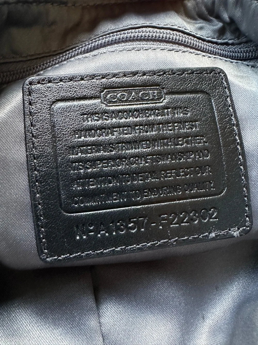 Coach Signature Hobo Crossbody and Shoulder, Handbag with Turn-Lock Detail - Picture 6 of 7